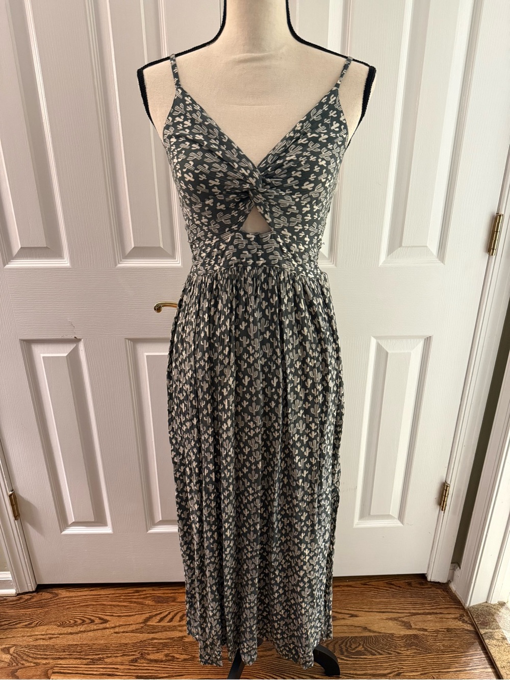 Francesca's mi ami Maxi Dress Dark Green and White Cactus